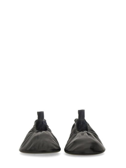 Flat shoes