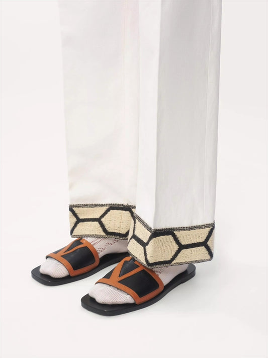 V LOGO LEATHER SLIDES