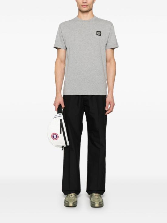 Short -sleeved t -shirt