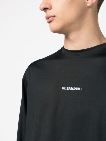 Long -sleeved t -shirt