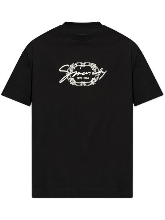 Short -sleeved t -shirt
