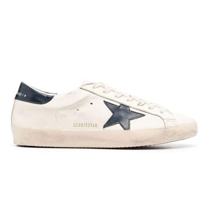 أحذية رياضية