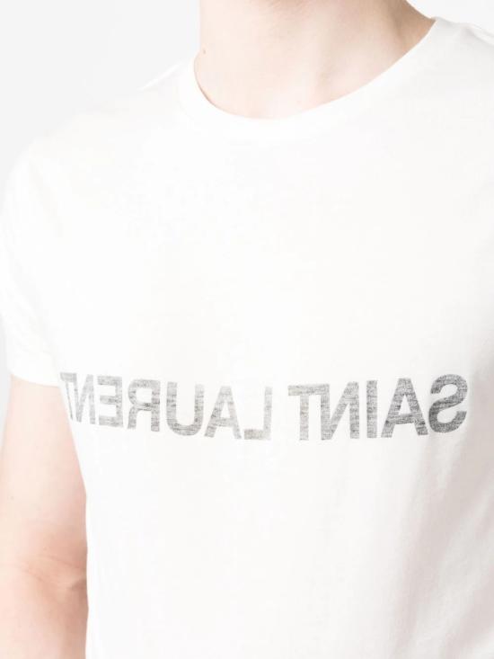 Short -sleeved t -shirt