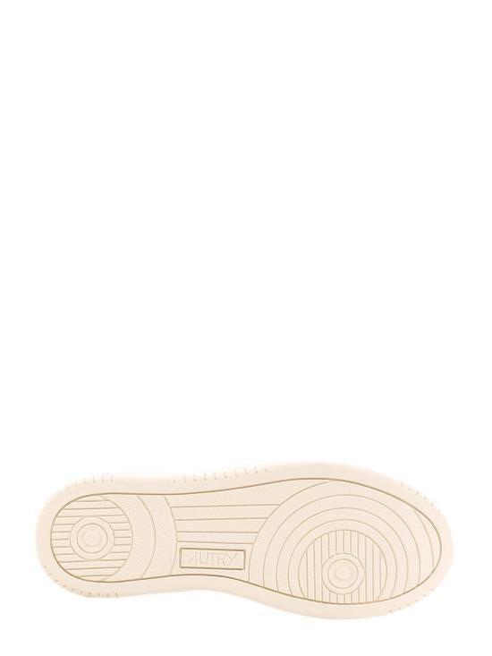 أحذية رياضية