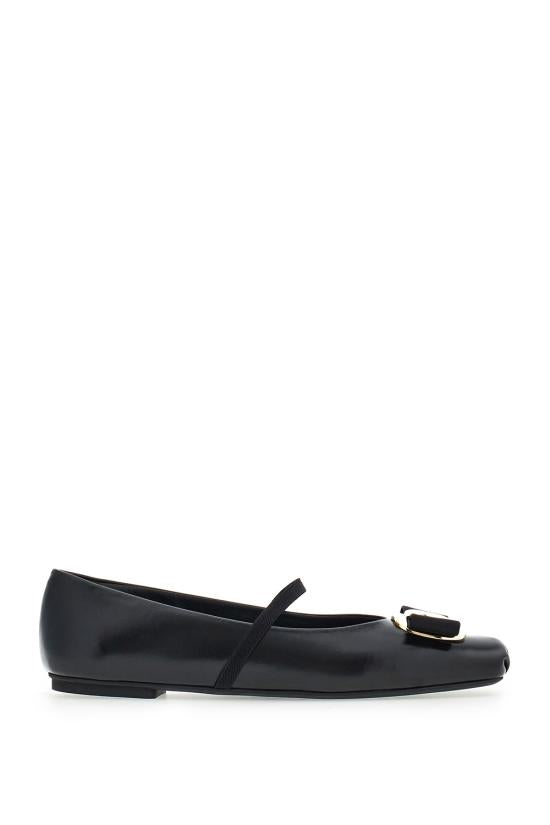 Flat shoes
