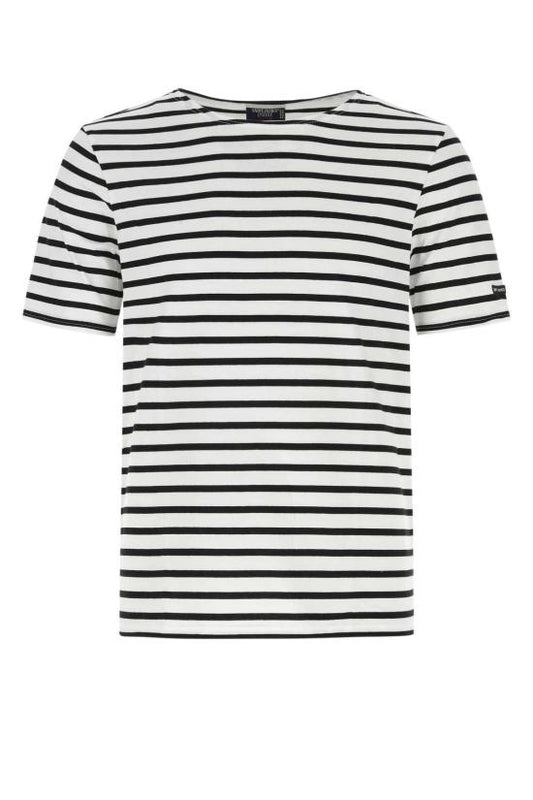 Short -sleeved t -shirt