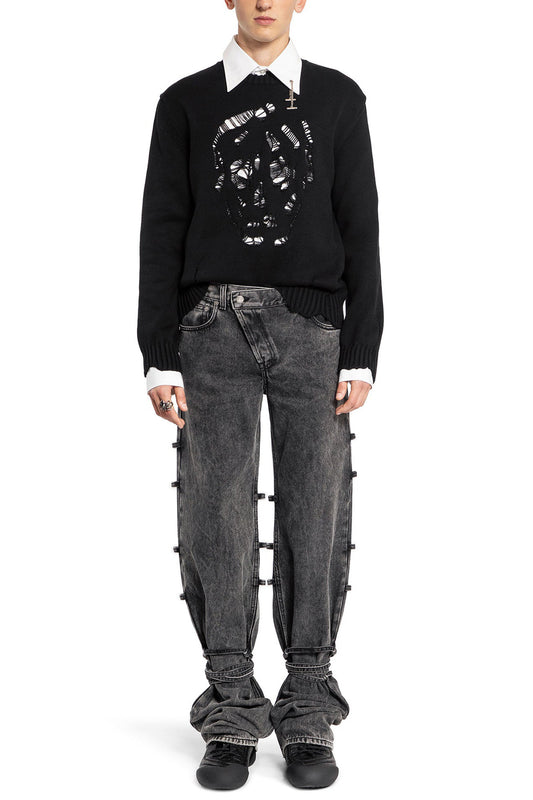 سترة جمجمة متهالكة