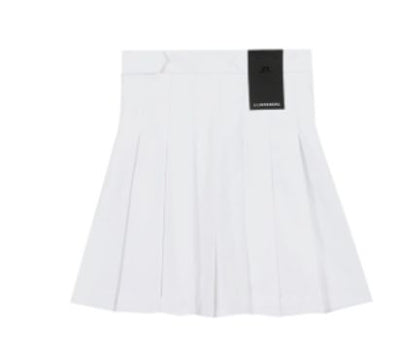 Short skirt