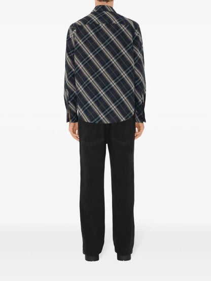 Long -sleeved shirt