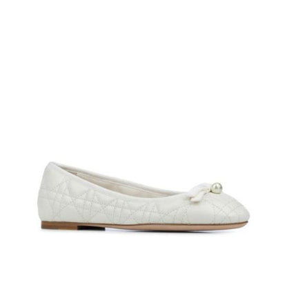 Flat shoes