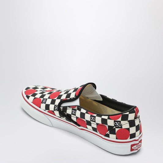 Slip-On sneakers black/red with VLogo Checkerboard print and polka-dot detail