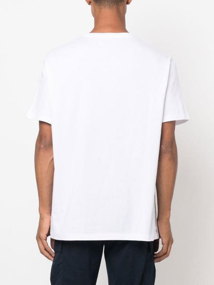 تي شيرت بأكمام قصيرة