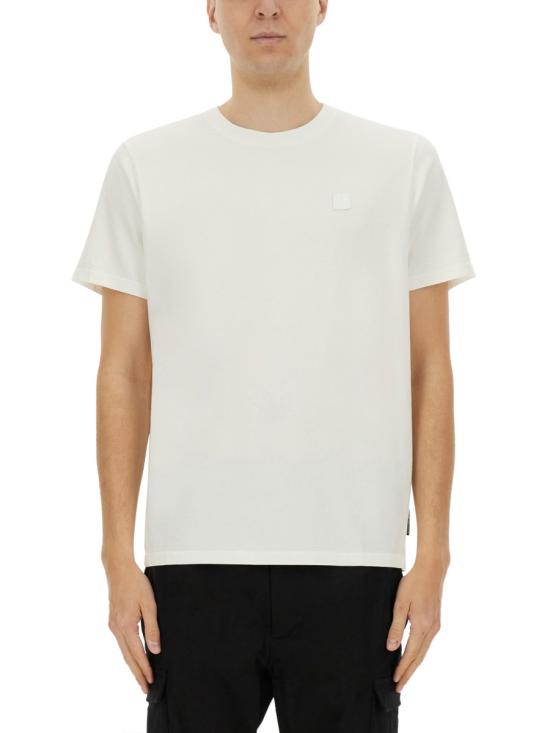 Short -sleeved t -shirt