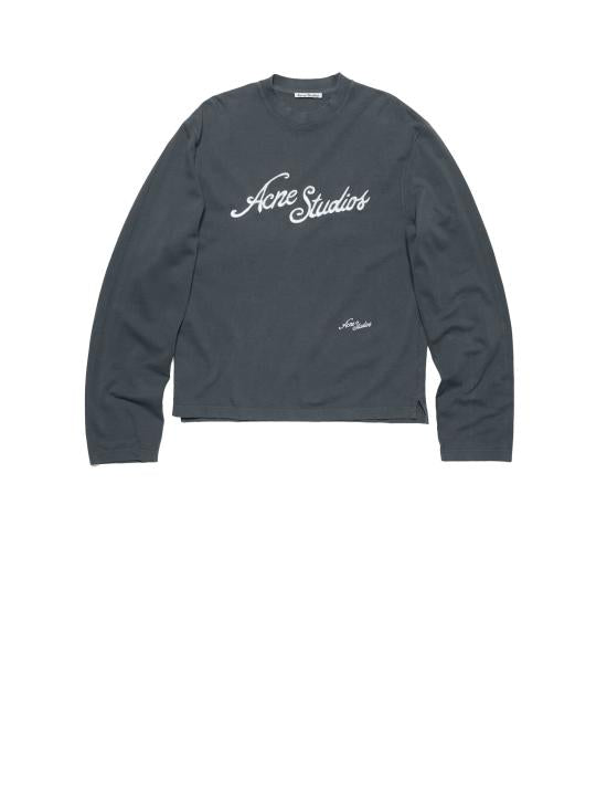Long -sleeved t -shirt