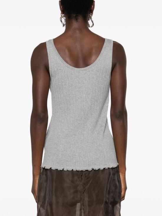 Sleeveless t -shirt