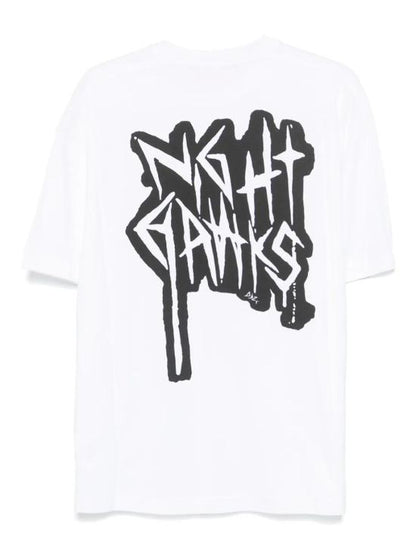 تي شيرت بأكمام قصيرة