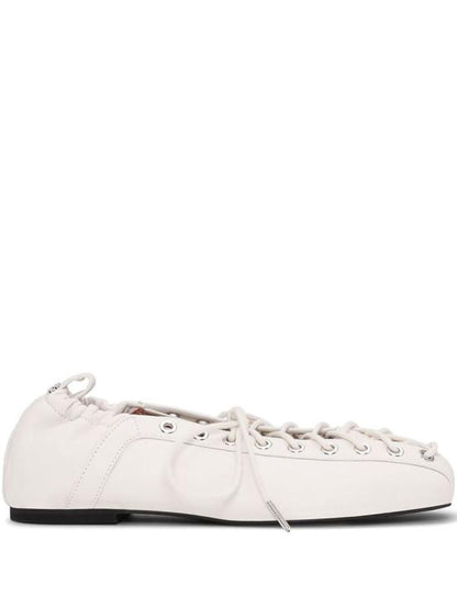 Flat shoes