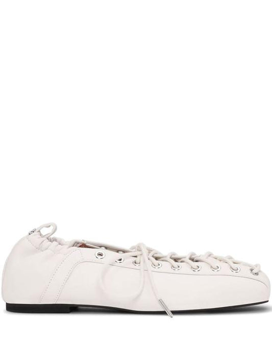 Flat shoes