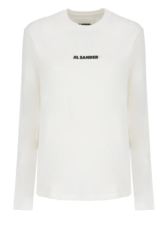 Long -sleeved t -shirt