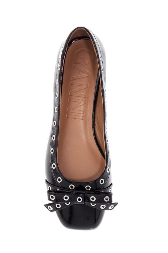 Flat shoes