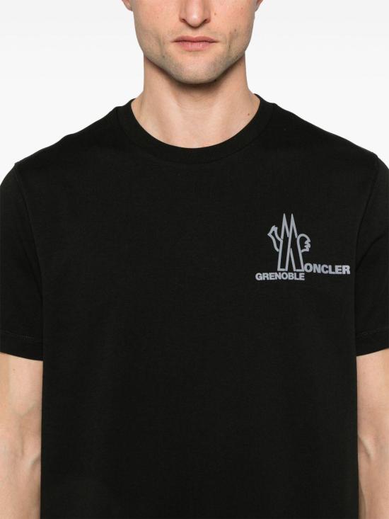 Short -sleeved t -shirt
