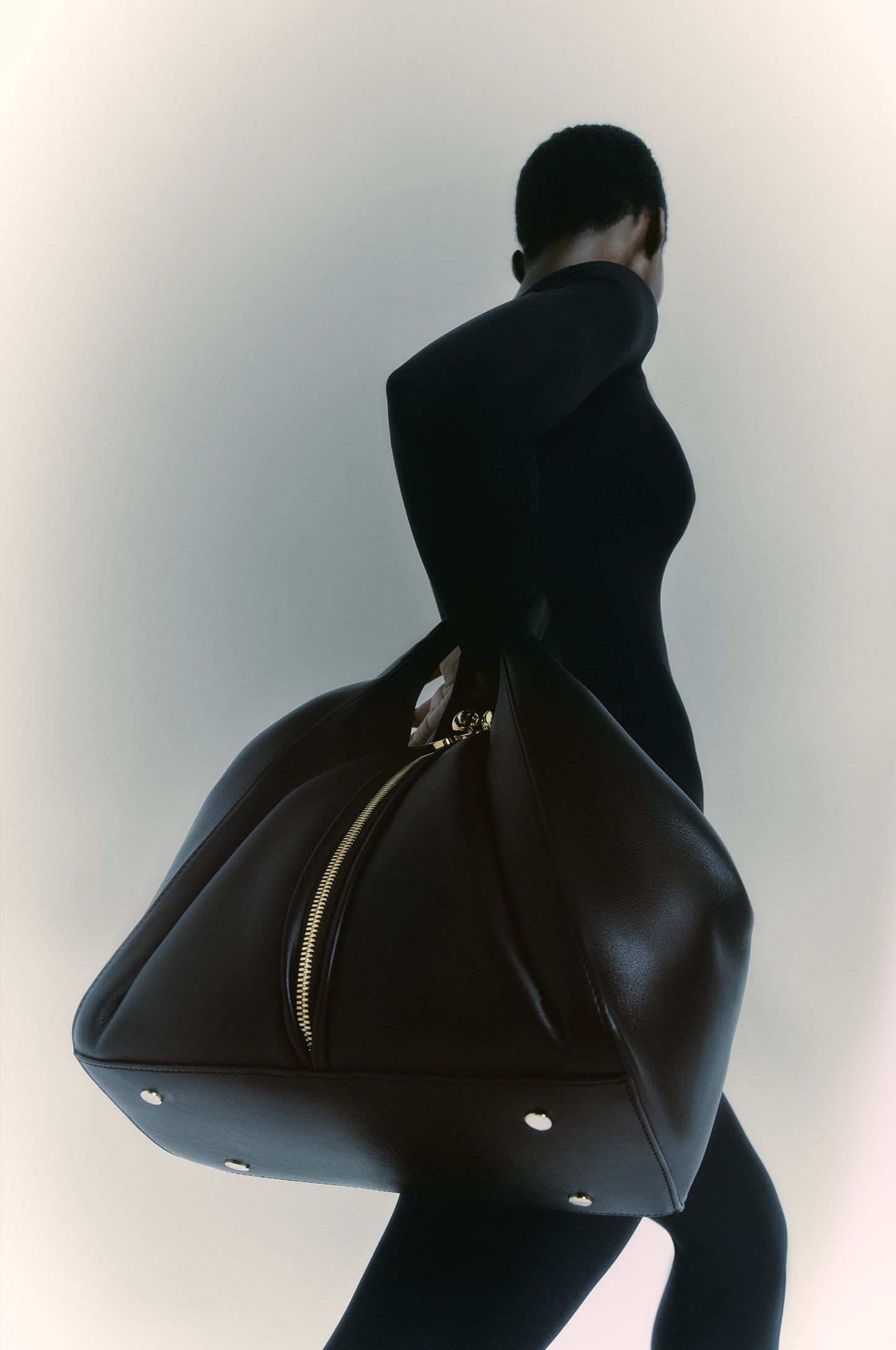 calfskin-bag-with-middle-zipper-rtw24-3