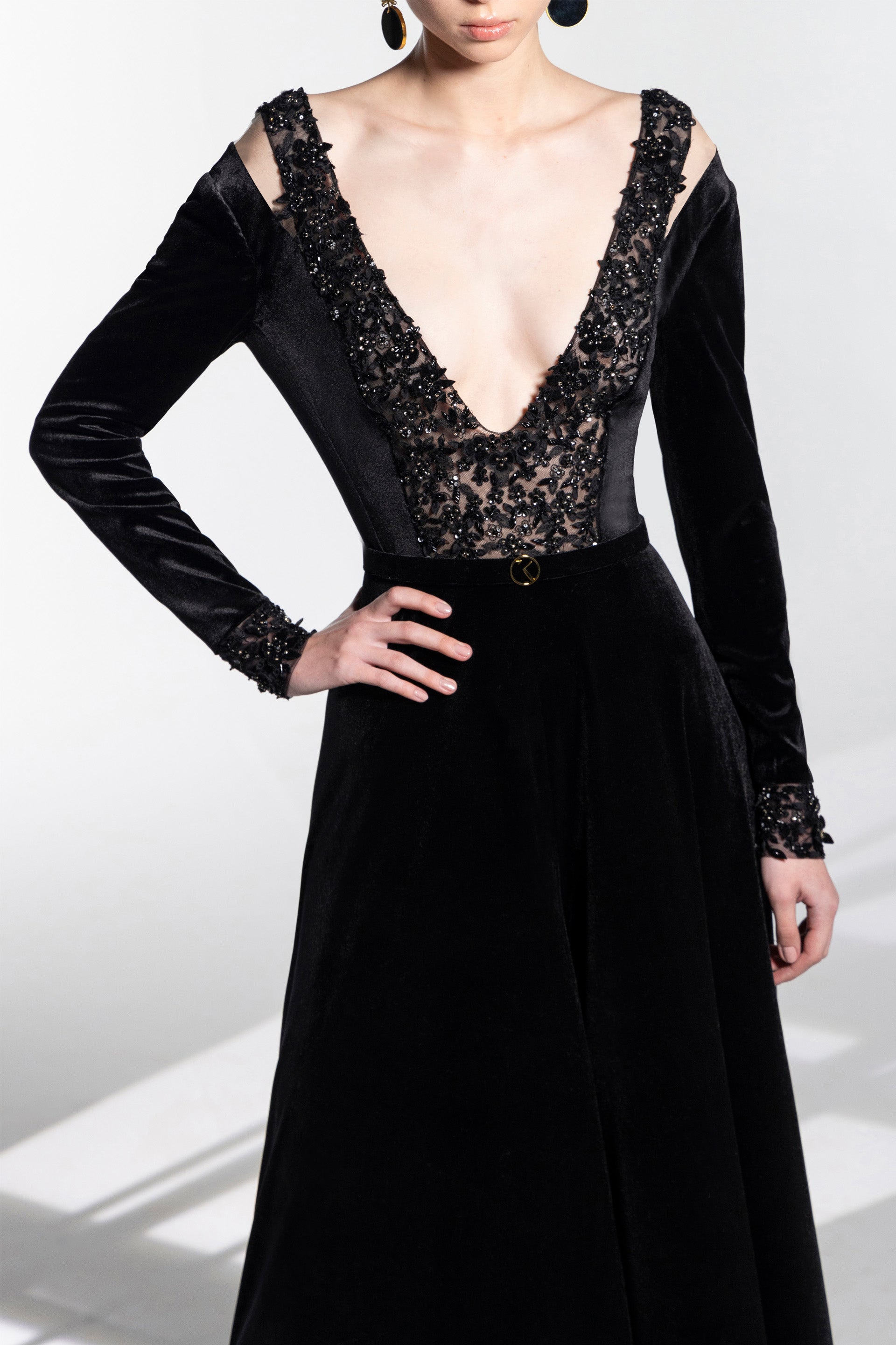 velvet-flared-jumpsuit-with-a-beaded-top-rtwfw23-4