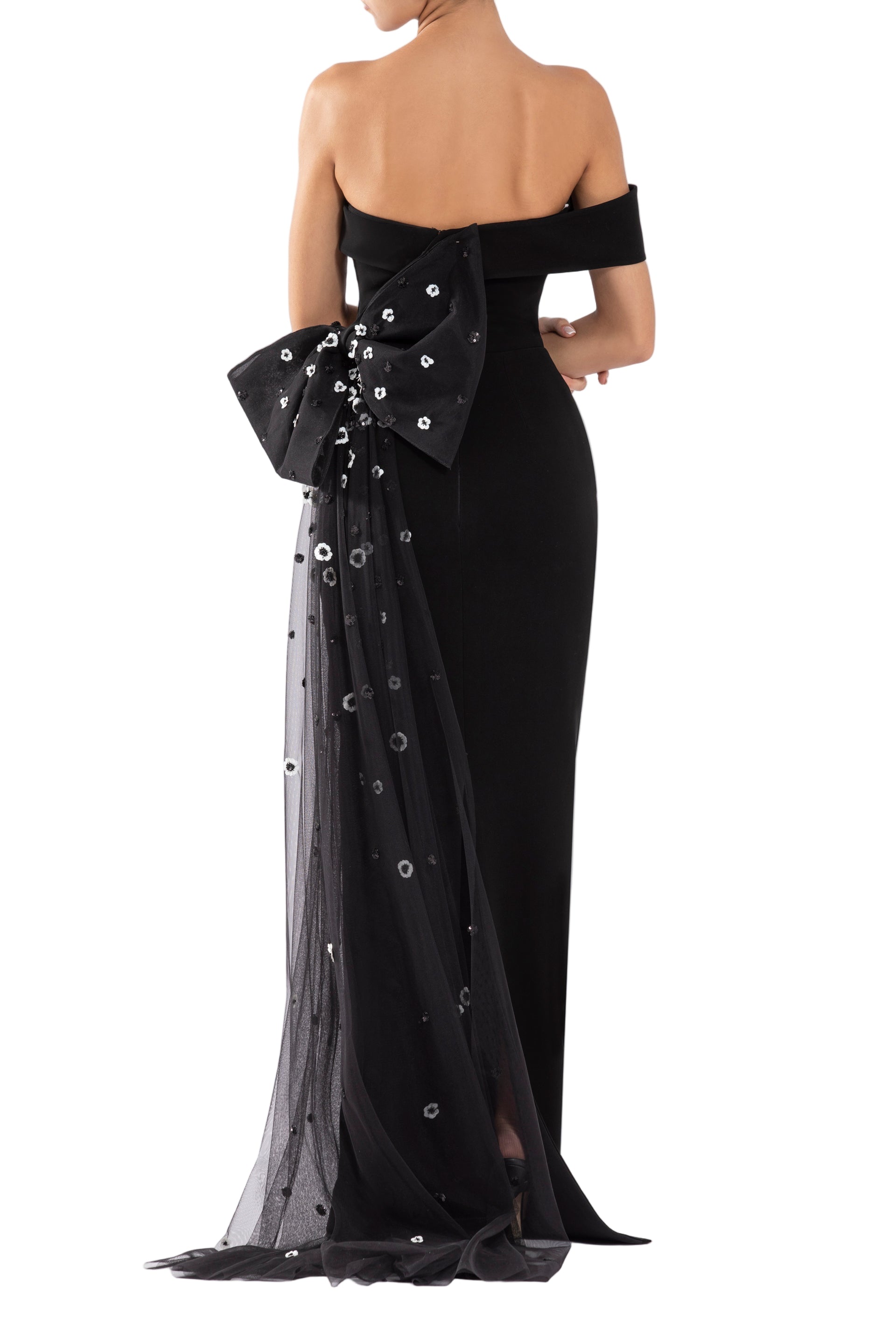 crepe-off-shoulder-dress-with-a-tulle-bow-and-tail-on-the-back-rtwss24-4