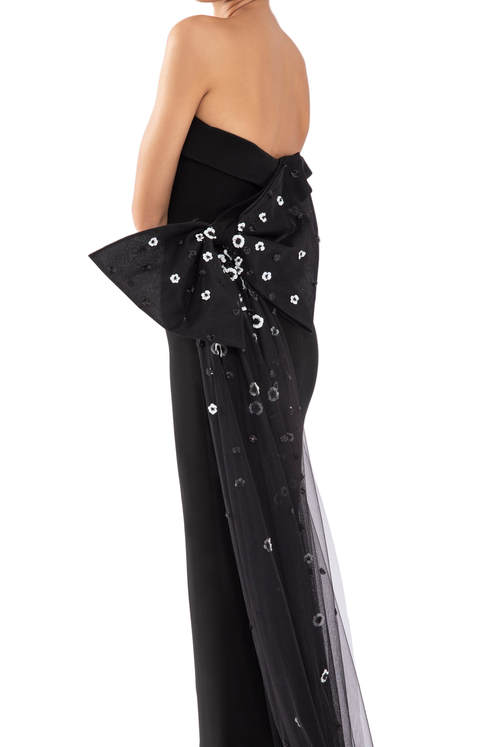 crepe-off-shoulder-dress-with-a-tulle-bow-and-tail-on-the-back-rtwss24-5