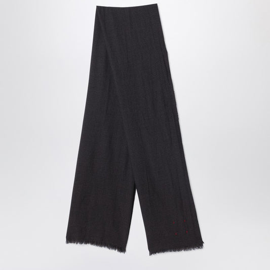 وشاح صوف منقوش باللونين الأسود والبيج