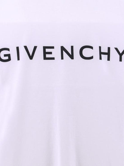 Short -sleeved t -shirt