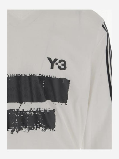 Long-sleeved t-shirt