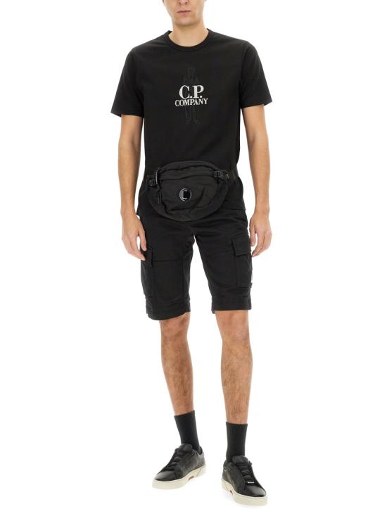 Short -sleeved t -shirt