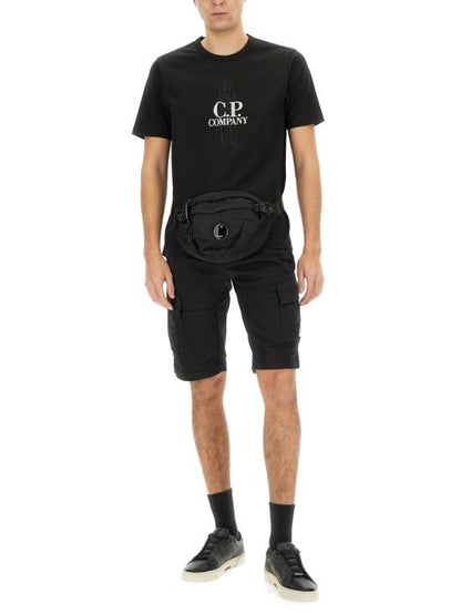 Short -sleeved t -shirt