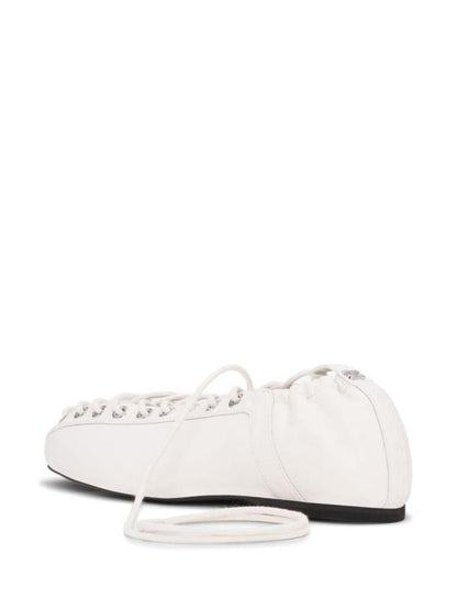 Flat shoes