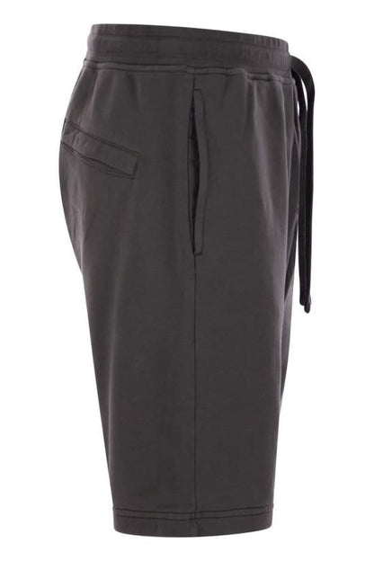 Short pants
