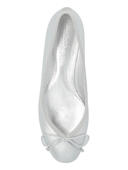 Flat shoes