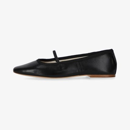 Flat shoes