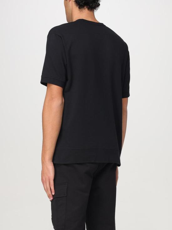 Short -sleeved t -shirt