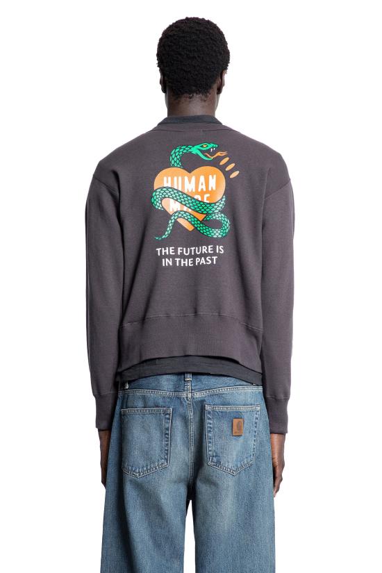 Long -sleeved t -shirt