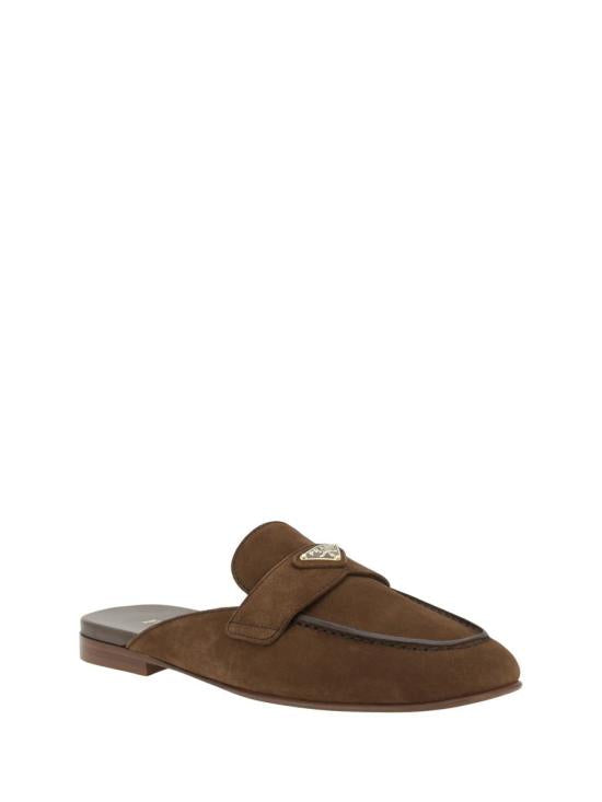 أحذية رياضية