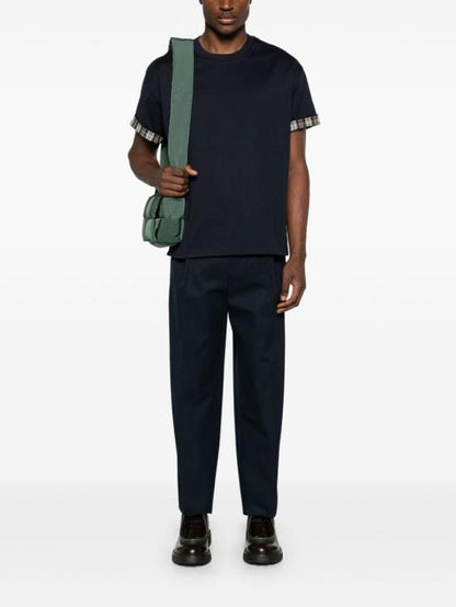 Short -sleeved t -shirt