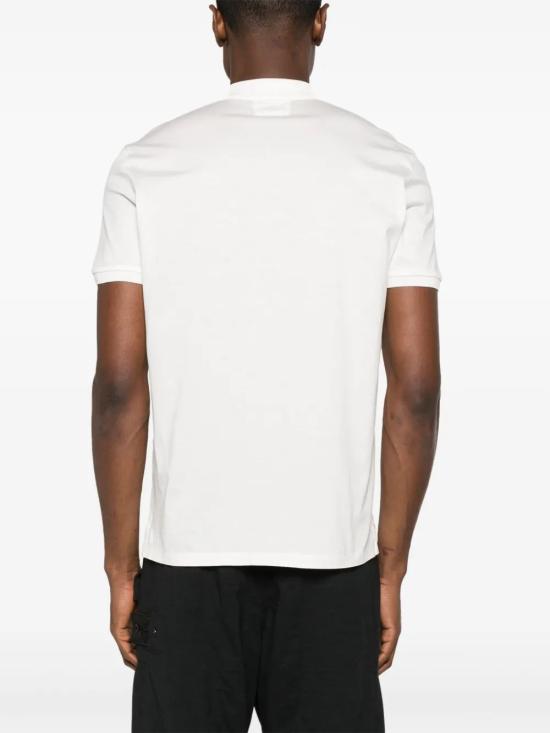 Short -sleeved t -shirt