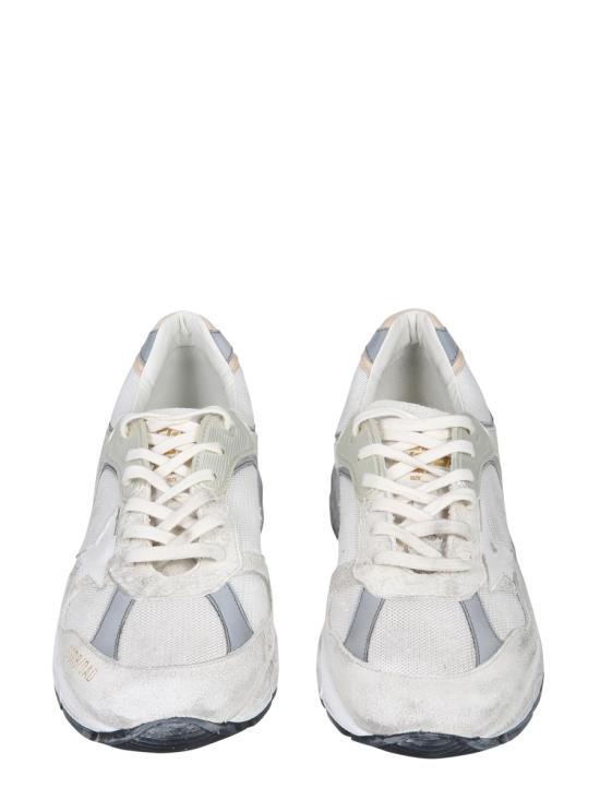 أحذية رياضية