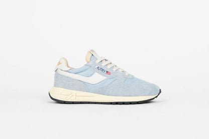 أحذية رياضية