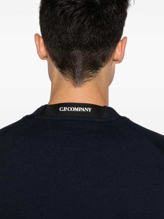 Long -sleeved t -shirt