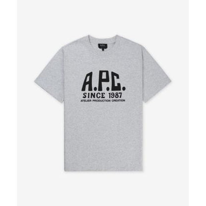 Short -sleeved t -shirt