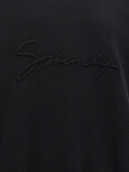 Long -sleeved t -shirt