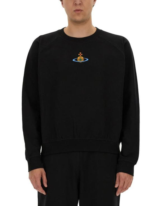 Long-sleeved t-shirt