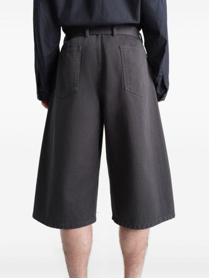Short pants